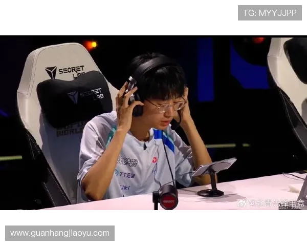 电竞世界：巅峰对决，谁将喜笑颜开？