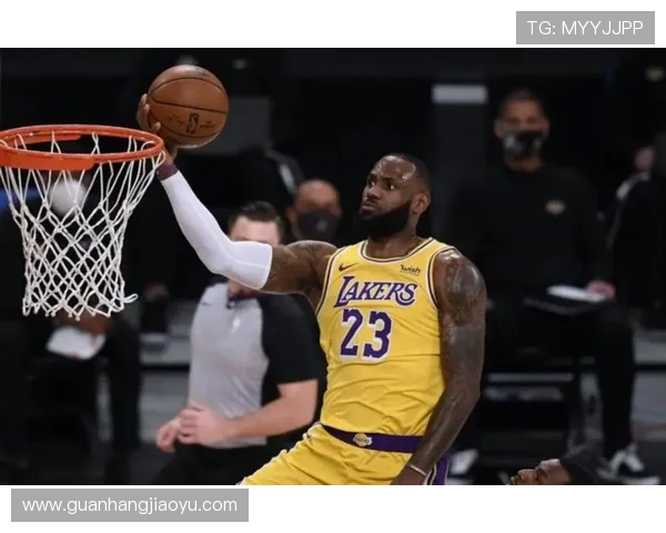 詹姆斯带领湖人逆转强敌西部格局迎来新变化引发热议季后赛前景