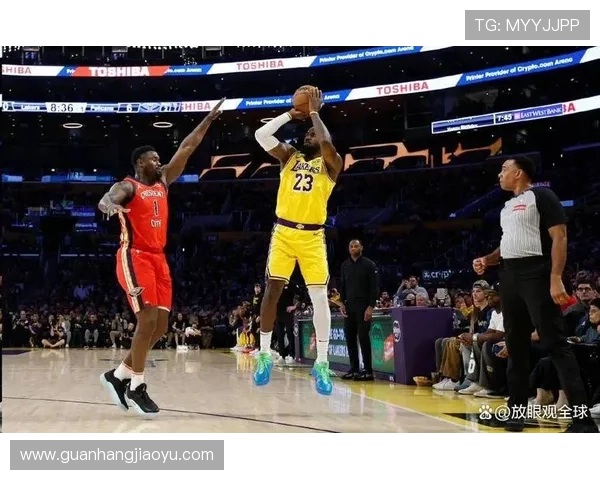 詹姆斯复出带领湖人击败勇士 季后赛形势更加紧张